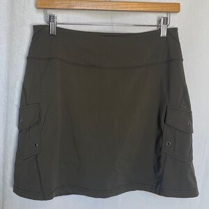 Athleta Oasis Cargo Skort Size S Olive Green Skirt Tennis Prep Pickleball EUC